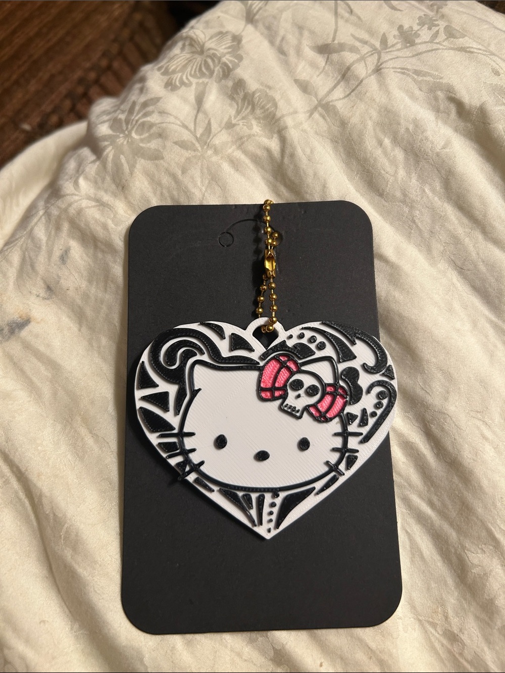 Heart-Shaped Kitty Keychain with Skull Bow - Black, White & Pink